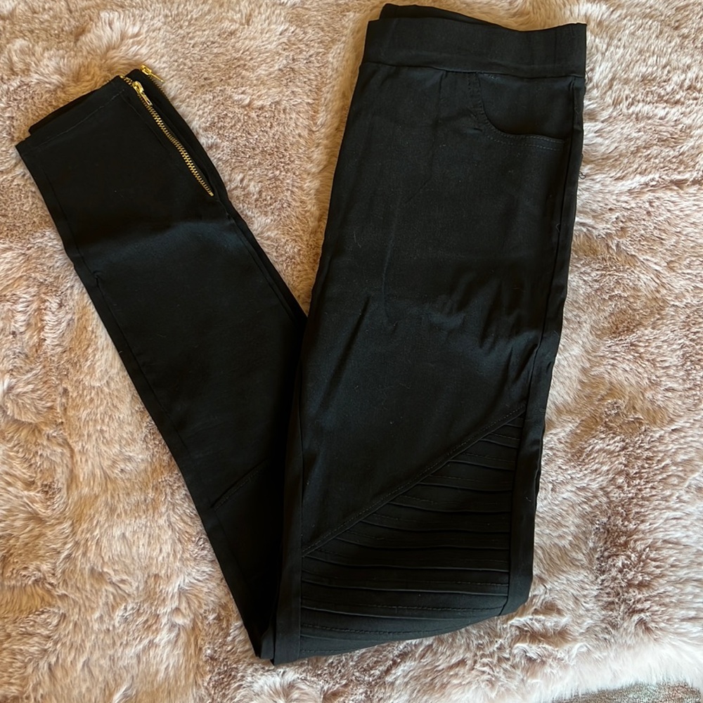 Black leggings